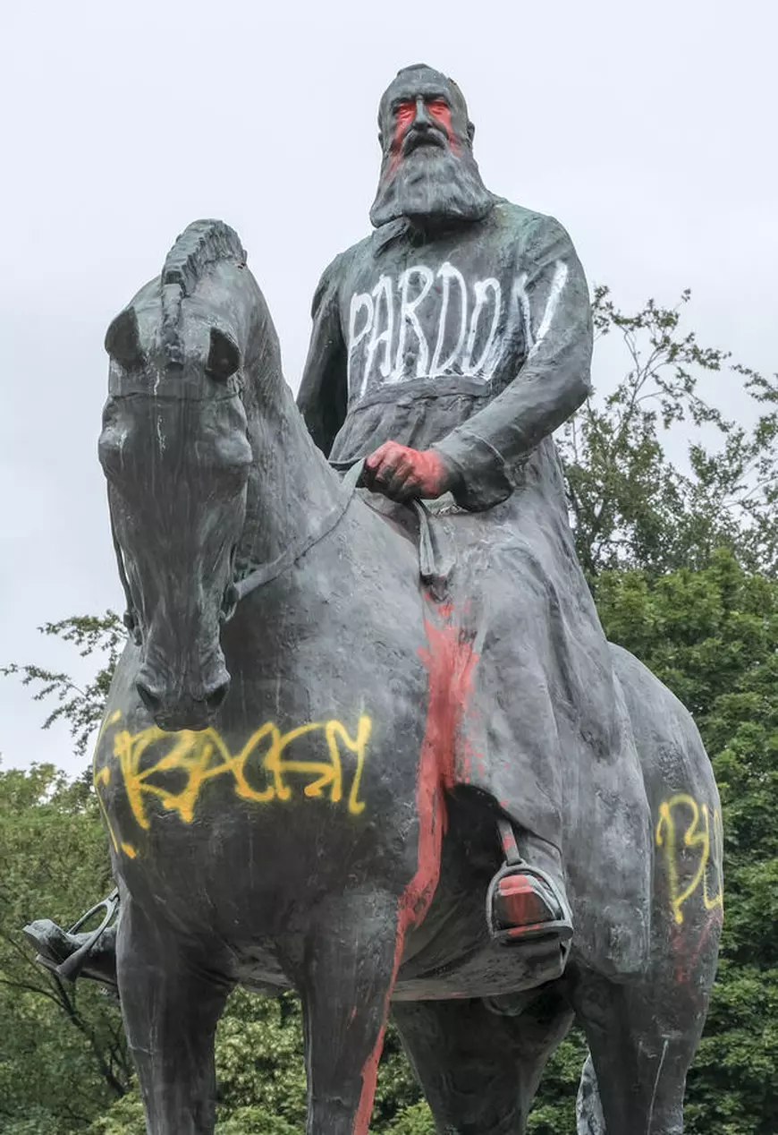 Cine sunt personajele istorice ale căror statui sunt acum demolate sau vandalizate de protestatari în SUA și Europa