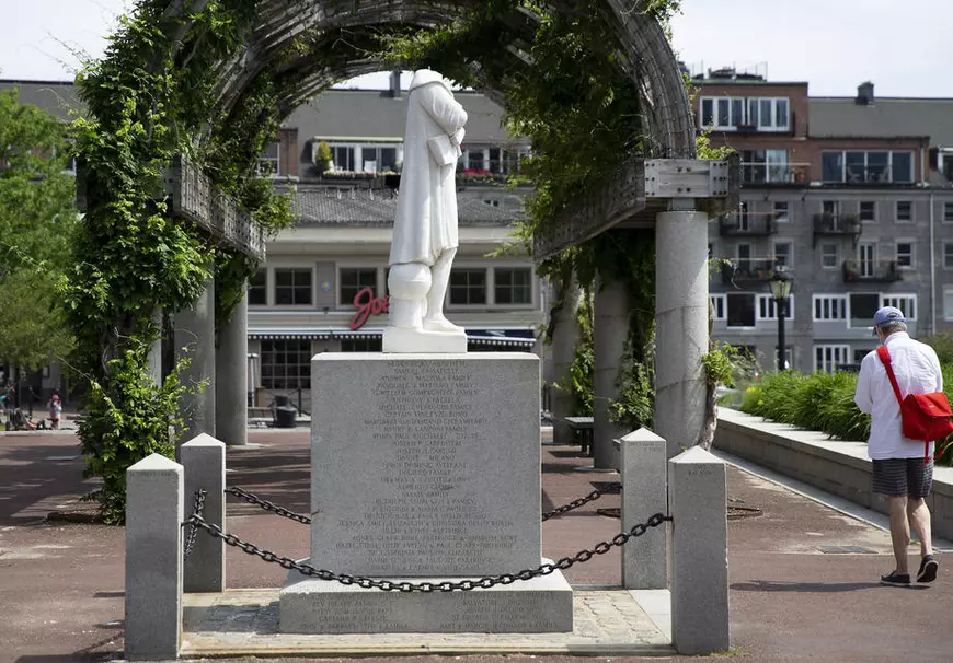 Cine sunt personajele istorice ale căror statui sunt acum demolate sau vandalizate de protestatari în SUA și Europa