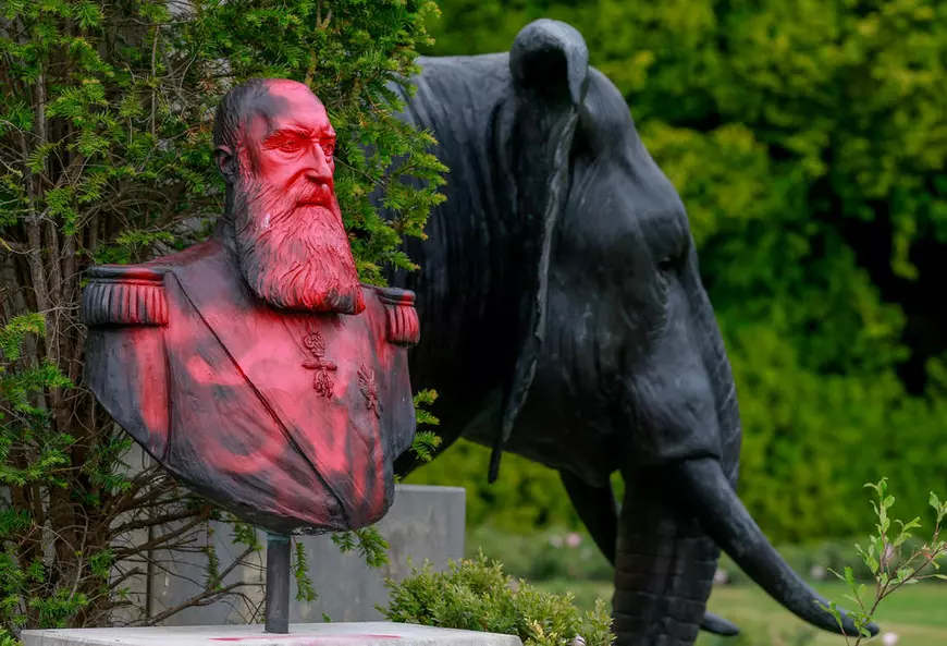 Cine sunt personajele istorice ale căror statui sunt acum demolate sau vandalizate de protestatari în SUA și Europa