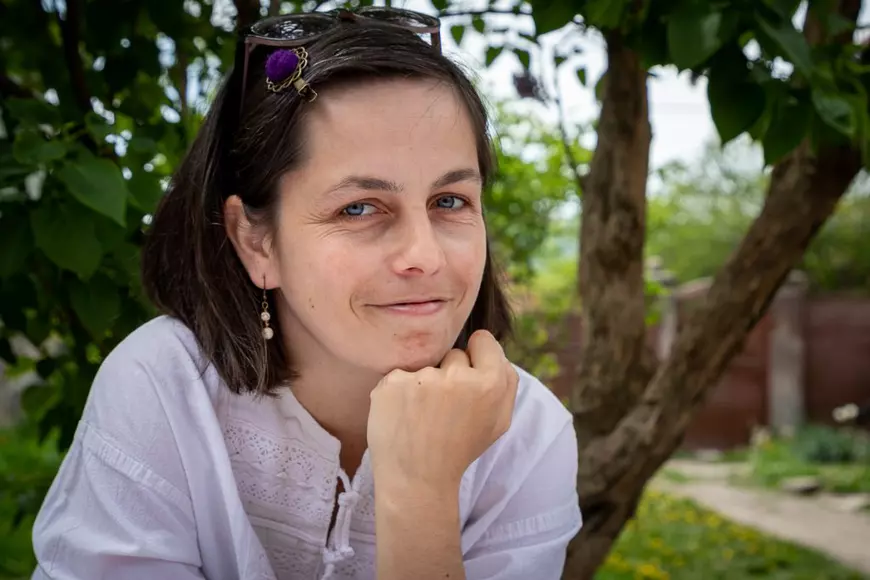 Zeci de oameni au sărit în ajutorul violonistei din Covasna care suferă de o boală rară. Mama Zsuzsannei: “Este o mare ușurare că avem din ce finanța tratamentul”