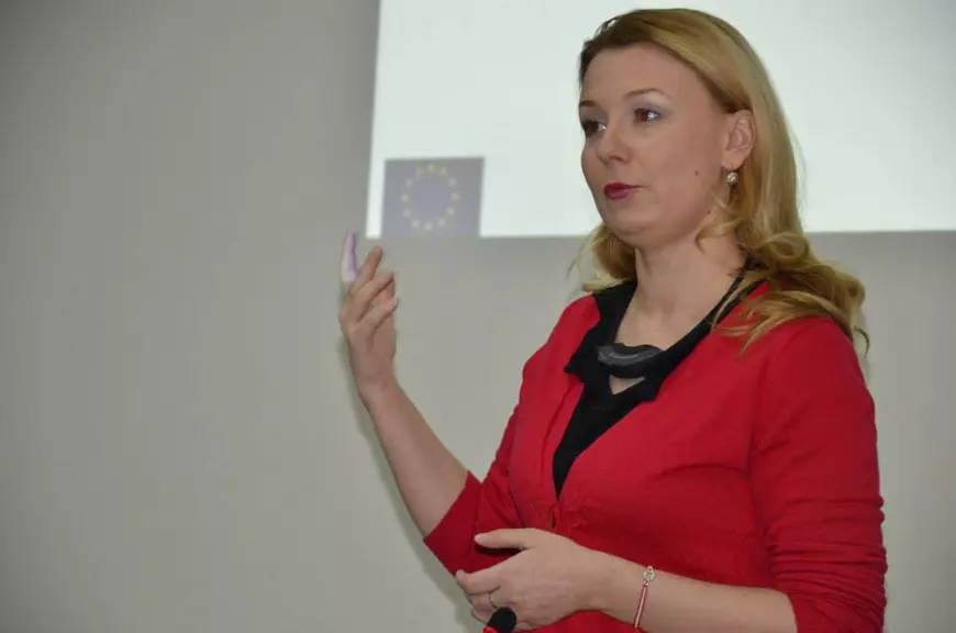 Prezentatoare de știri și influencer pe bani! Alessandra Stoicescu face publicitate mascată la teste COVID!