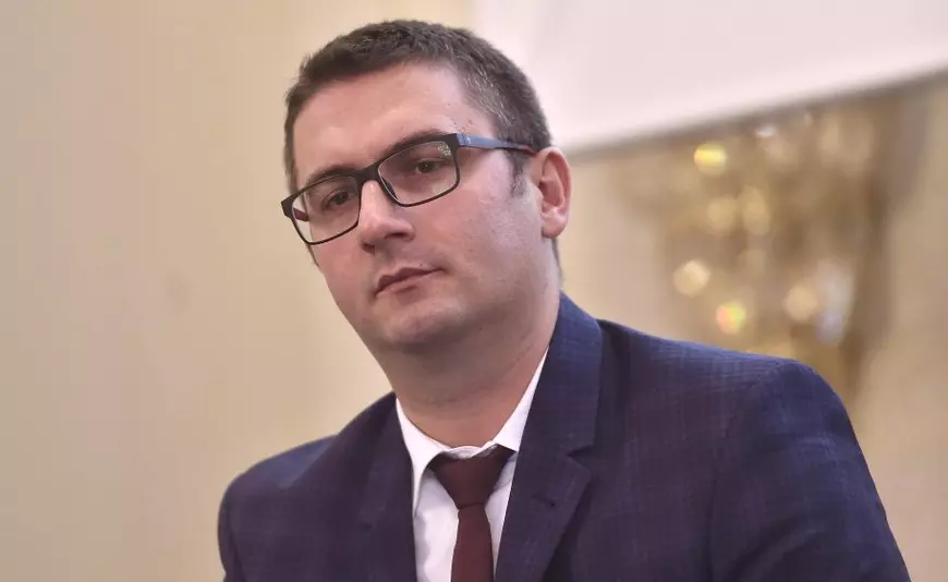 Cum ajung clienții să-și plătească reparațiile, deși sunt asigurați. Service-urile auto se plâng că nu-și primesc banii, asiguratorii acuză facturi umflate