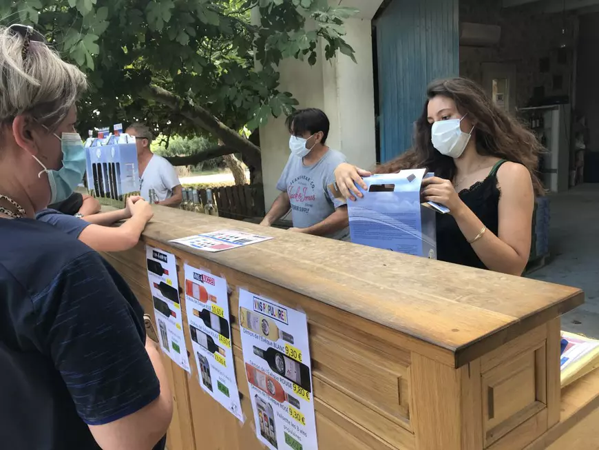 L-am vizitat la podgoria sa. Cum arată și cu ce se ocupă, la 86 de ani, Pierre Richard, cunoscutul actor de comedie francez. “Mulțumesc celor care mă iubesc în România!”