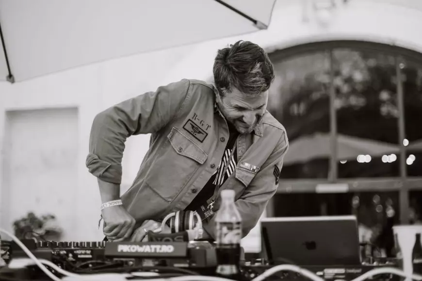 Andi Moisescu a câștigat primii bani ca DJ. ”La 17 ani am început să pun muzică în discoteci”