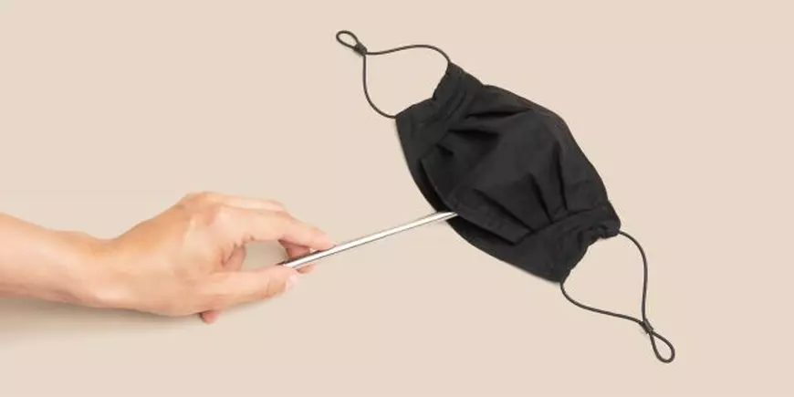 Un producător american a lansat măștile care-ți permit să bei fără să le dai jos