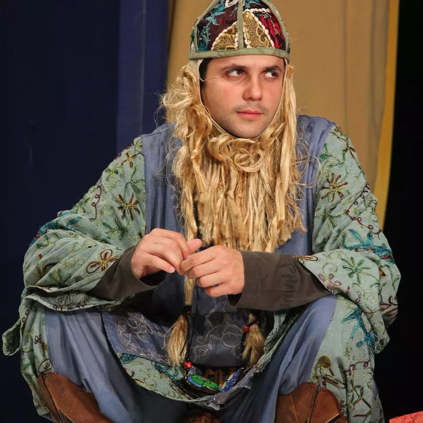 Prins între două joburi, Cove își dedică tot timpul liber celor doi băieți ai săi . „Fiul meu cel mare face balet, cel mic ne imită spectacolele de teatru, în casă”