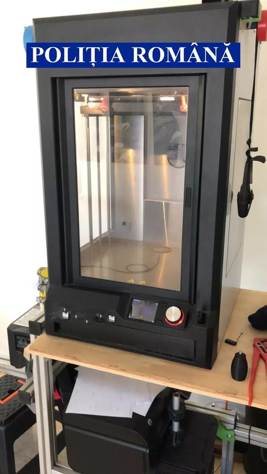 VIDEO| Descinderi la Timișoara. Arme de foc, fabricate cu ajutorul unei imprimante 3D, descoperite în casa unui irakian