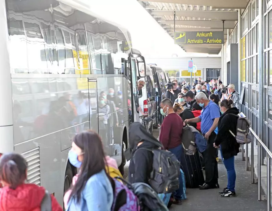 Evoluţia educaţiei rurale: de la “carte sau sapă” la “sapă sau sparanghel”