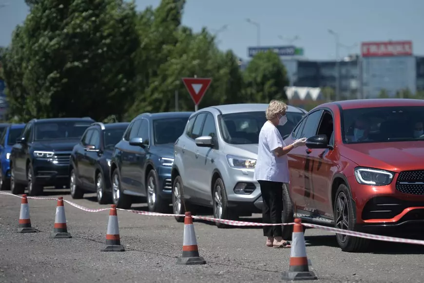 Clinicile private, suprasolicitate de cererile pentru testările COVID-19. Spitalul unde găsești un loc liber abia în octombrie