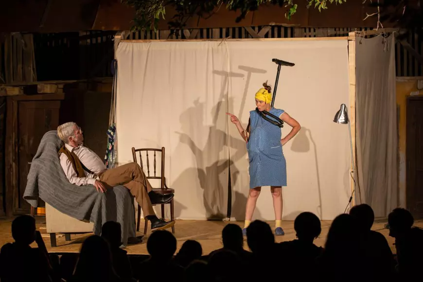 Iulian Gliță, Florentina Năstase și Marin Grigore au pus în scenă spectacolul „Experimentul”, în regia lui Victor Olăhuț