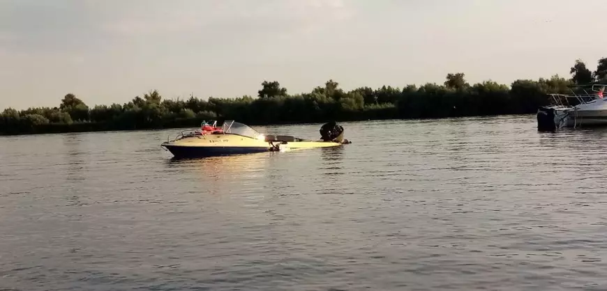 Accident naval cu 13 răniți la Murighiol. Trei persoane au fost transportate la spital