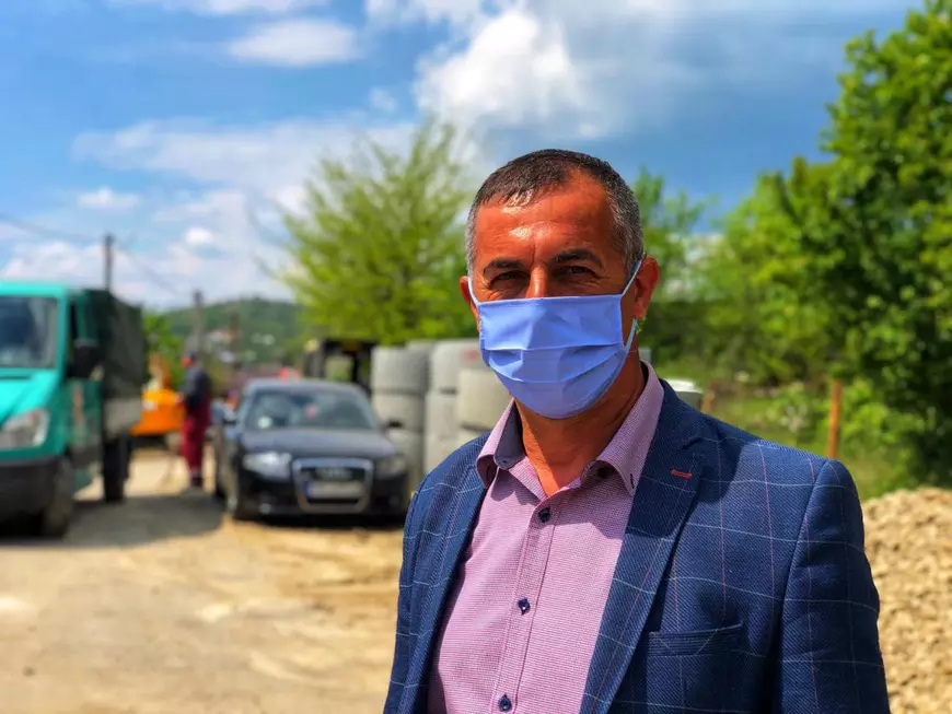 Carantinarea satului Gornet, motiv de scandal între autoritățile locale și Raed Arafat. Motivul pentru care primarul PSD îi cere daune de 500.000 de euro