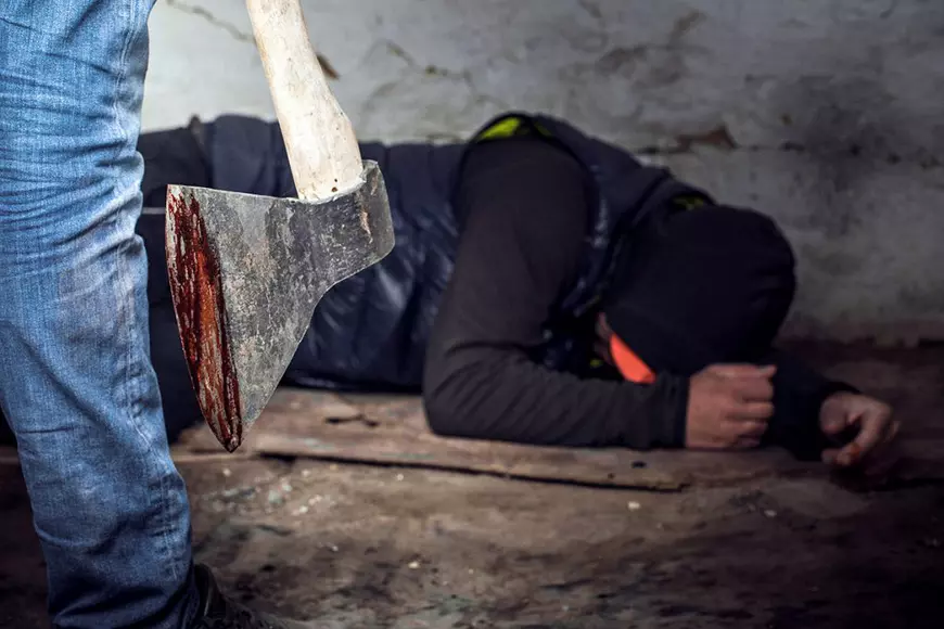 A decapitat un adolescent și apoi i-a folosit capul pe post de bilă de popice. Acum, criminalul este din nou liber și trăiește din banii contribuabililor. Furie în presa britanică