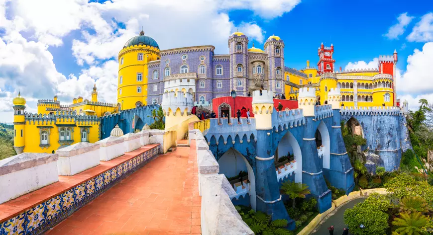 Palatul Pena - Sintra, Portugalia - cele mai colorate orașe din lume