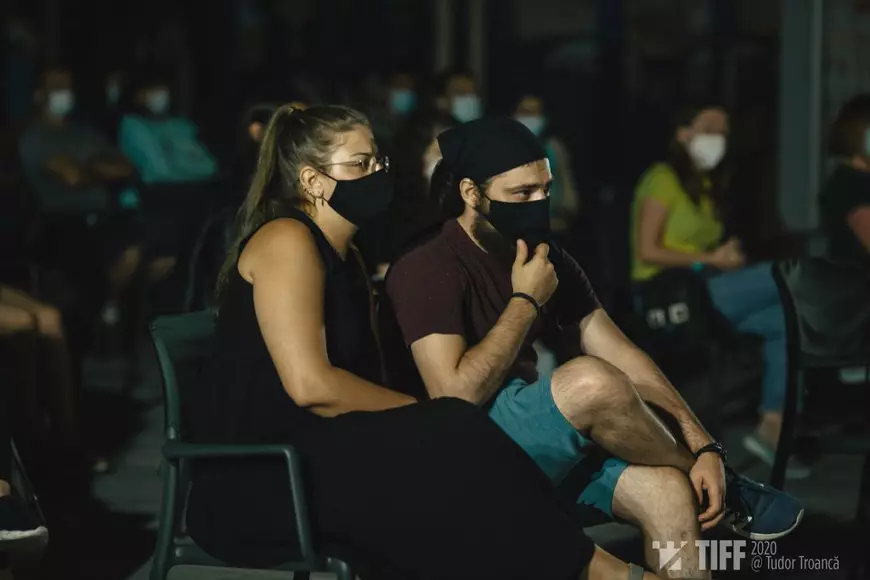 Reacția publicului la proiecția de azi-noapte a documentarului Colectiv la TIFF Sibiu: ochii care cer socoteală și oferă speranță