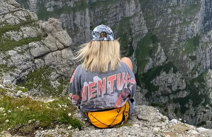 FOTO | Loredana Groza și Delia, pictorial incendiar în revista VIVA! Divele spun totul despre rivalitatea lor