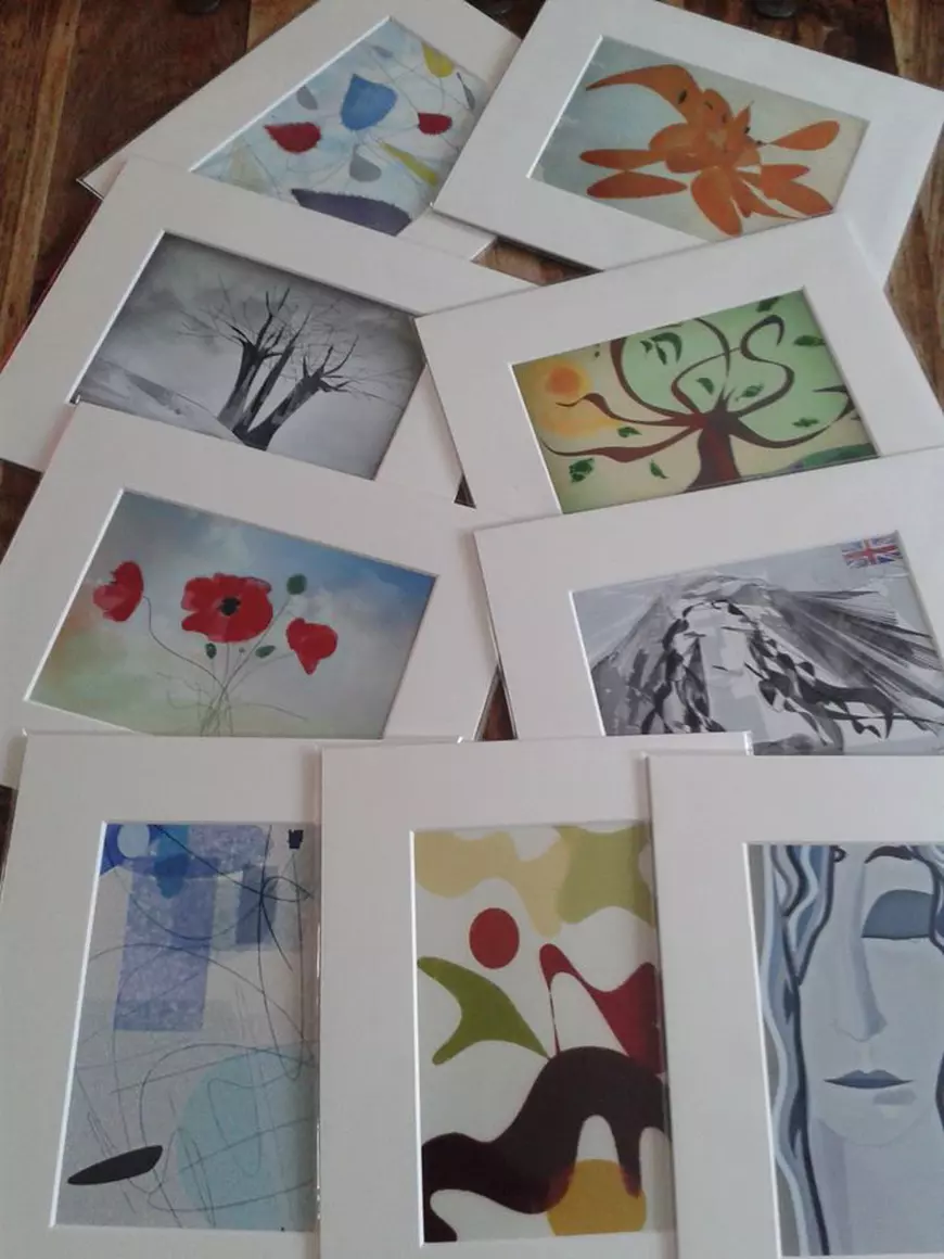 Povestea emoționantă a unei britanice care pictează cu ochii, după ce a rămas paralizată: „E fantastic faptul că tehnologia a făcut asta posibil”