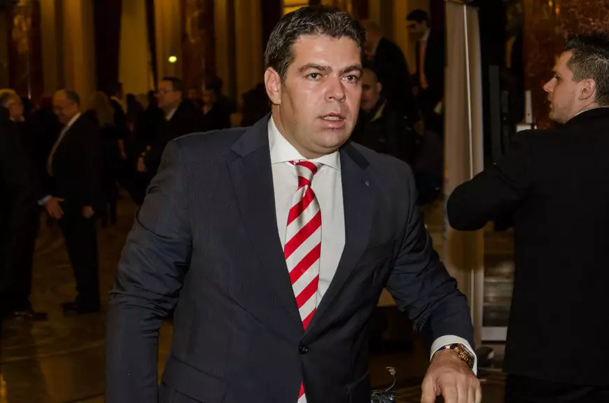 Aproape 40 de angajați din Ministerul Economiei refuză mutarea în noul sediu. “Nu stăm în aer condiționat pe timp de COVID”. Reacția unui secretar de stat