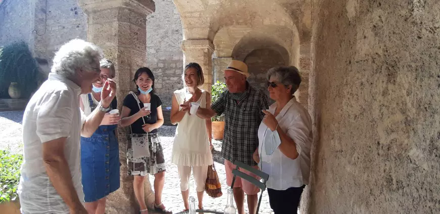 “Dacă trăia azi, Molière ar fi scris și despre coronavirus, și despre Vestele galbene”. Reportaj Libertatea în orașul lui Molière