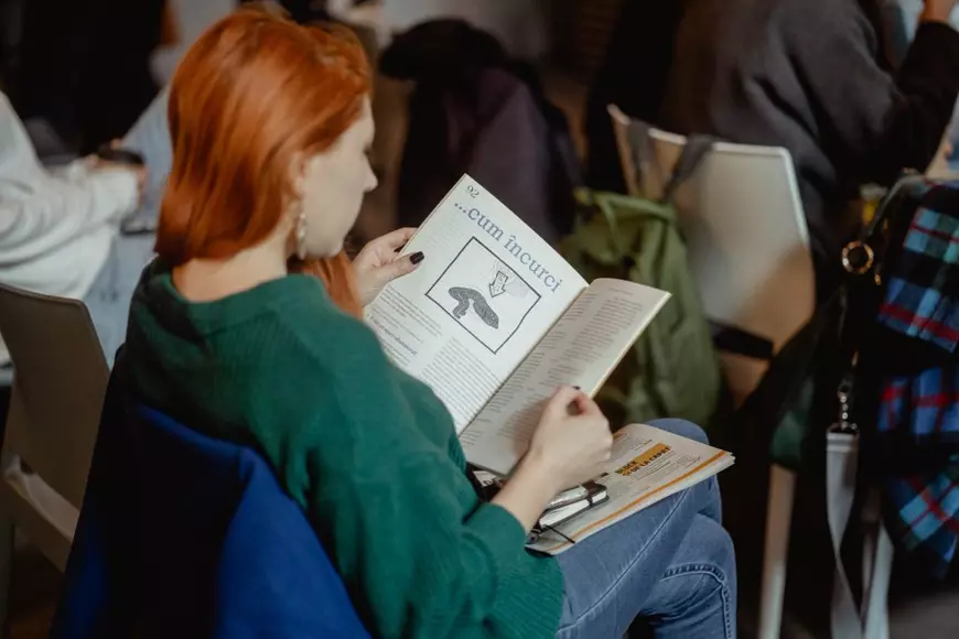 IN A RELATIONSHIP | Pandemia în familie înseamnă înțelegerea și față de tinerii care au pierderile din sfera libertăților și oportunităților