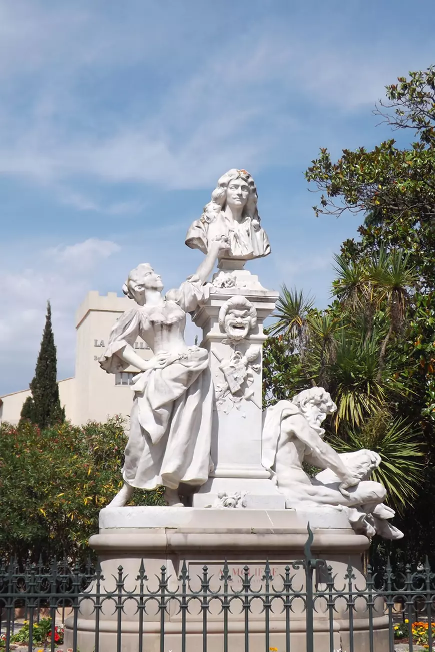 “Dacă trăia azi, Molière ar fi scris și despre coronavirus, și despre Vestele galbene”. Reportaj Libertatea în orașul lui Molière