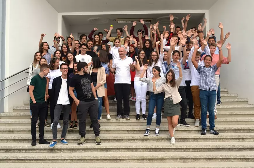 Bădescu Ovidiu, profesor în Reșița. Profesorul și elevii lui