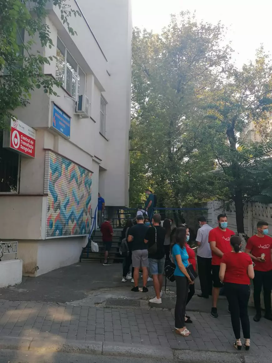 Zeci de persoane au venit să doneze sânge la Iași, după ce primarul a promis câte 500 de lei de donator