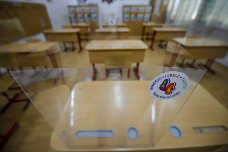 Ce drum va urma România cu elevii: se revine la școală, ca în Israel, și cresc cazurile sau se încearcă încurajarea educației online, pentru care nu avem condiții?!