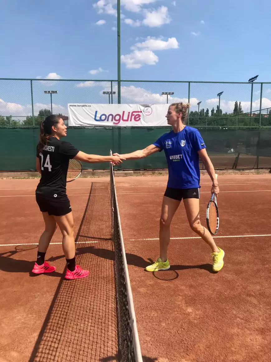Martine Smeets, campioană mondială cu Olanda, s-a adaptat repede la CSM București. Meci de tenis inedit cu Linnea Torstensson
