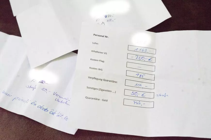 VIDEO | Coșmarul unor muncitori români la o fermă-focar din Germania: bătuți și fără toți banii plătiți. “Ne-au ținut cu japca, au blocat ușa cu lopata”