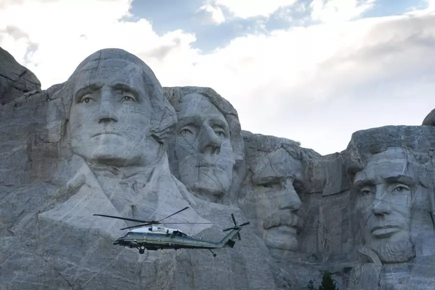 Donald Trump s-a interesat dacă chipul său poate fi sculptat în Muntele Rushmore, alături de alți președinți ai SUA