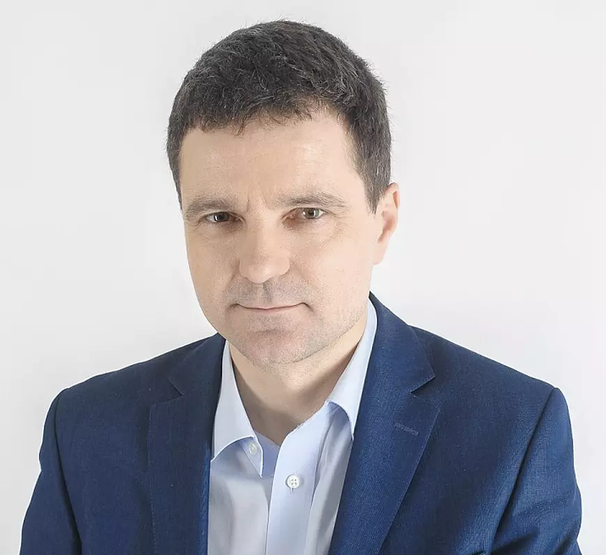 Sunt impostori și la USR și PLUS, dar procentul este incomparabil cu PSD și PNL