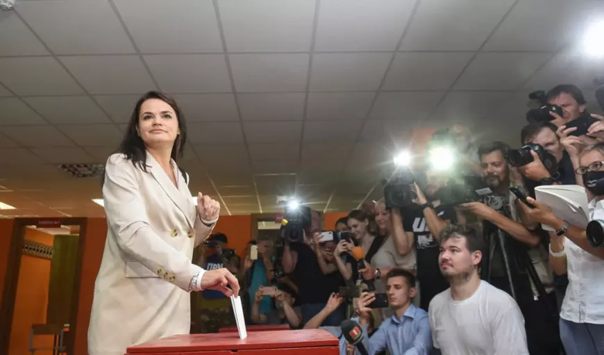 Svetlana Tihanovskaia a ieșit din ascunzătoare pentru a vota FOTO: EPA
