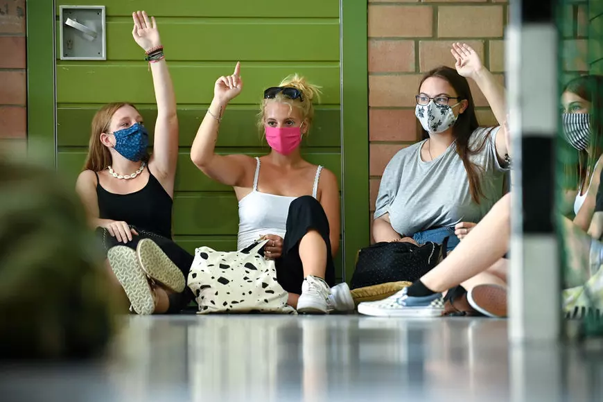 Deutsche Welle: O parte dintre elevii din Germania riscă să fie exmatriculați dacă nu poartă masca inclusiv la orele de curs