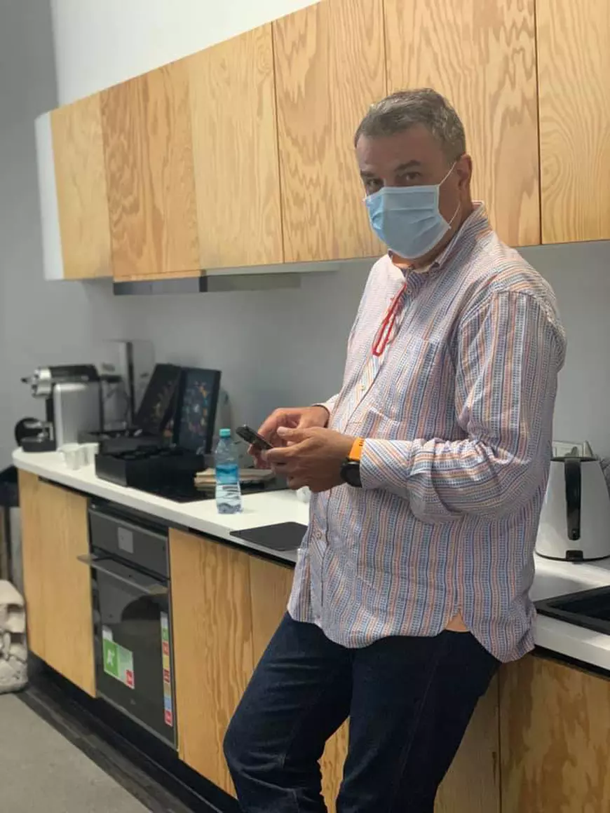 Mîndruţă, acid la adresa lui Cristi Puiu şi a lui Carmen Tănase, după participarea lor la protestul anti-mască: ”Și oamenii inteligenți pot fi convinşi să se poarte iraţional”