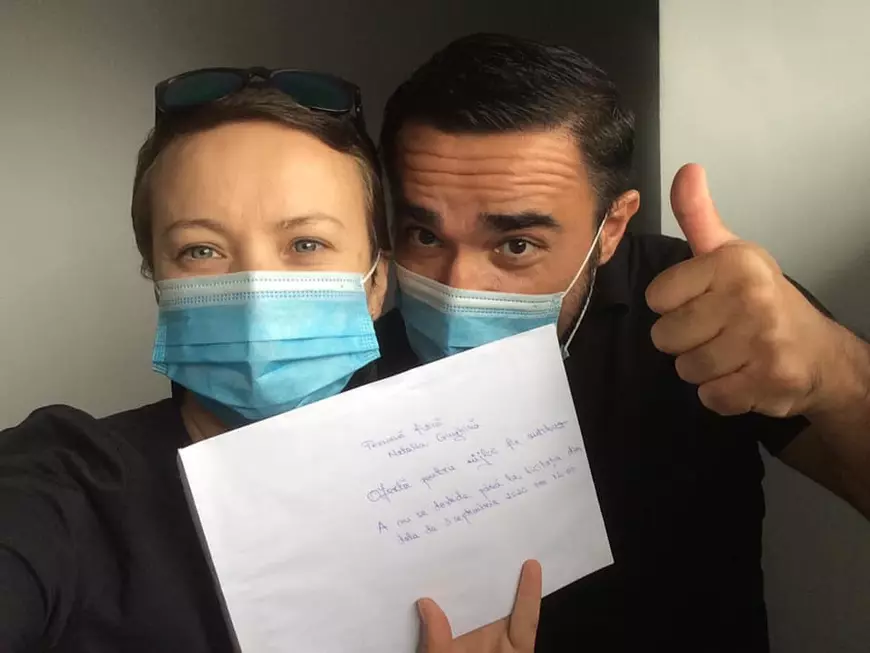 Doi învățători vor să transforme un autobuz vechi în școală pentru copiii săraci dintr-un sat brașovean: ”Vrem să le arătăm copiilor că poți să visezi nelimitat”