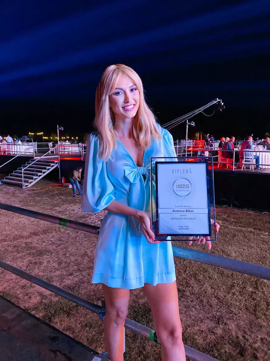 Andreea Bălan, recompensată cu Premiul de Excelență în Muzică. „Acum tot ceea ce fac, fac pentru Ella și Clara”