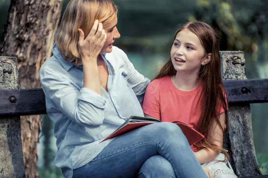 IN A RELATIONSHIP | Ghid pentru părinți: Cum să-ți susții copilul odată cu reînceperea școlii
