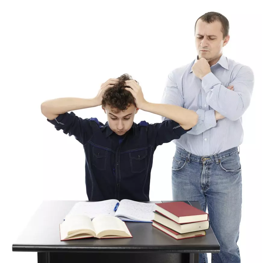 IN A RELATIONSHIP | Ghid pentru părinți: Cum să-ți susții copilul odată cu reînceperea școlii