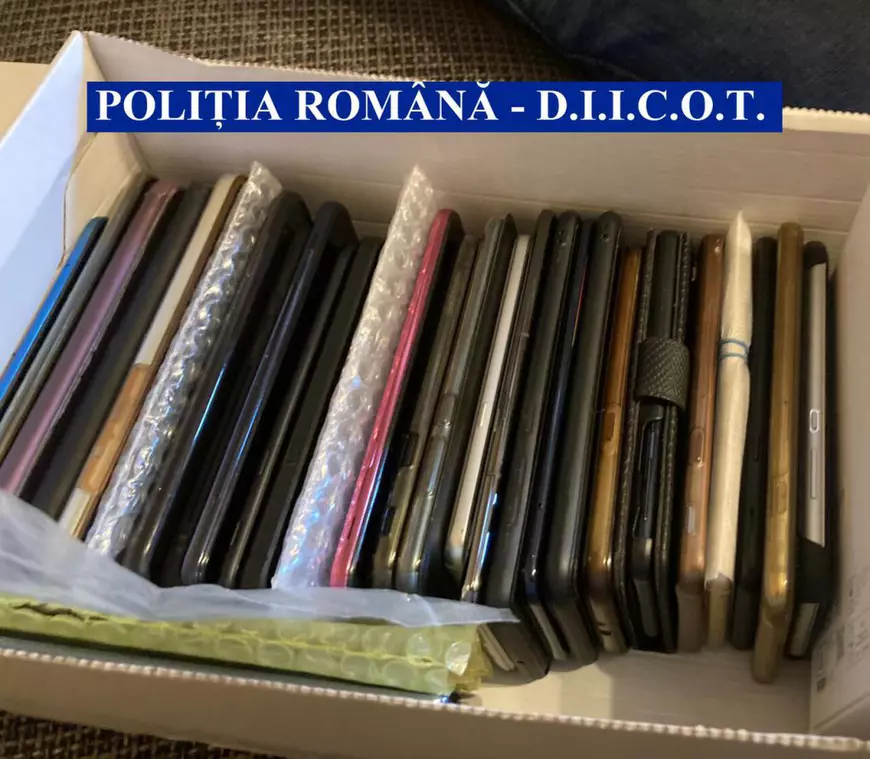 Rețea de proxeneți destructurată după zeci de percheziții în România și Marea Britanie. Cum acționau membrii rețelei
