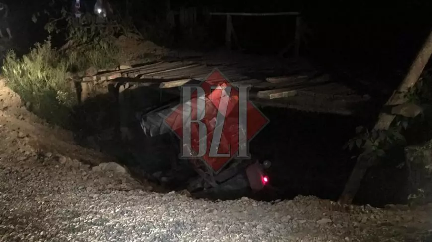 Un ieșean a murit strivit de propriul tractor, după ce a căzut de pe un pod în reparații, nesemnalizat Edilul din Șcheia, mai ocupat cu noul sediu al primăriei