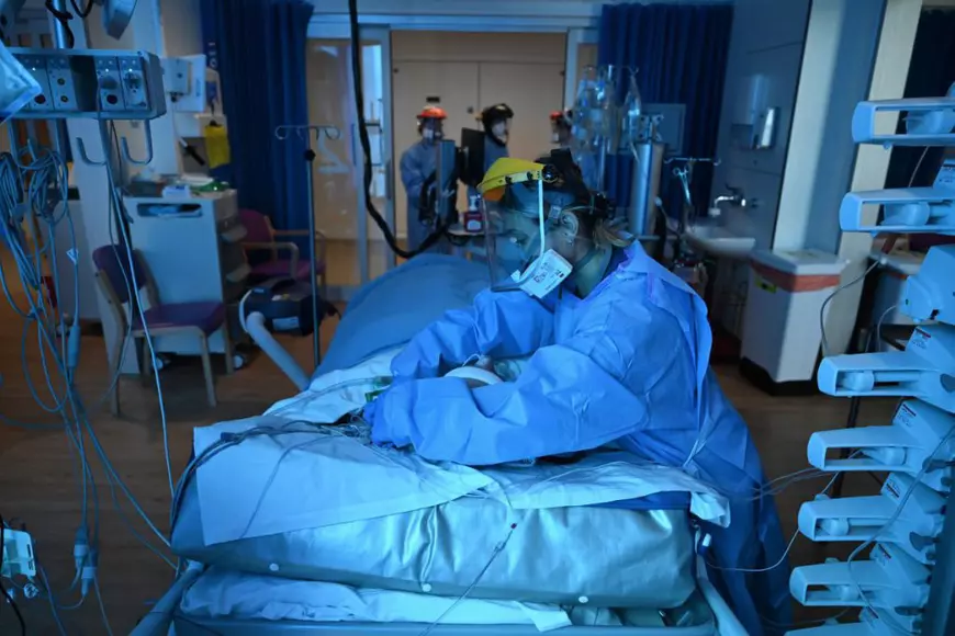 De ce sunt unii oameni mai vulnerabili la forme severe de COVID-19? Descoperirea cercetătorilor