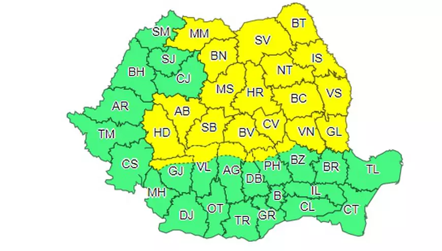 Cod galben de ploi şi vijelii în aproape jumătate din ţară, până miercuri dimineaţa