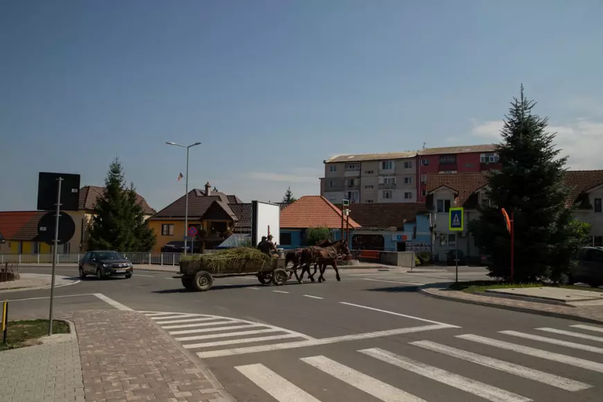 O tradiție de secole, băgată în pământ de COVID-19. Tulburările economice aduse de pandemie au închis fabrica de sticlă de la Avrig