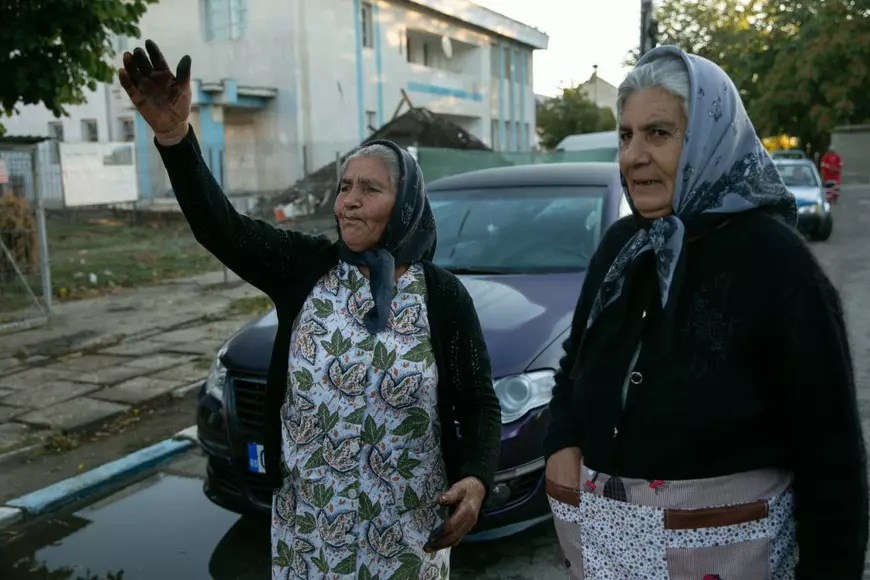 „De ce sunt roșiile așa scumpe?”, se plâng două localnice