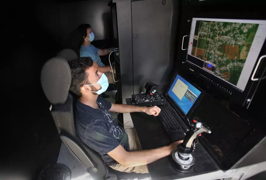 Drone românești trimise la luptă împotriva COVID-19. Misiunea lor: livrări urgente și depistarea oamenilor care nu poartă mască