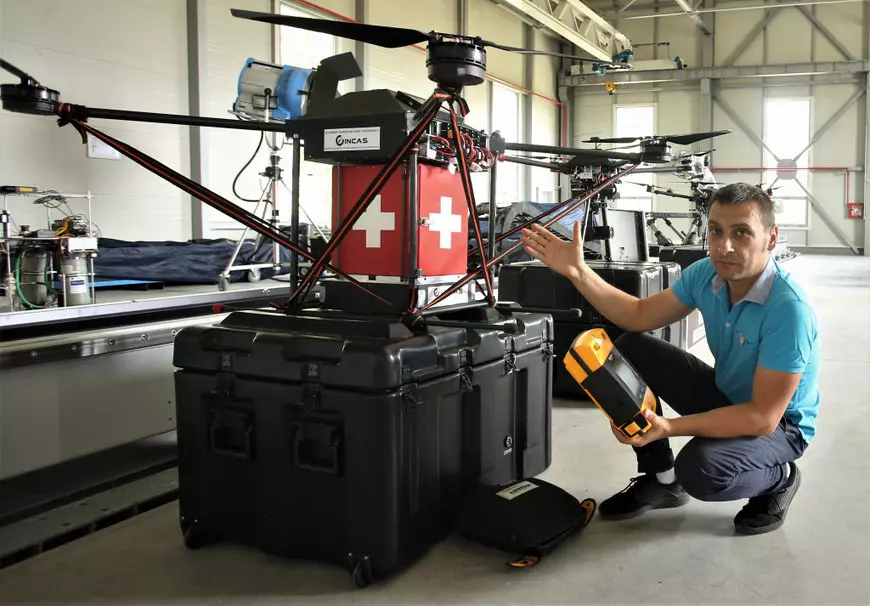 Drone românești trimise la luptă împotriva COVID-19. Misiunea lor: livrări urgente și depistarea oamenilor care nu poartă mască