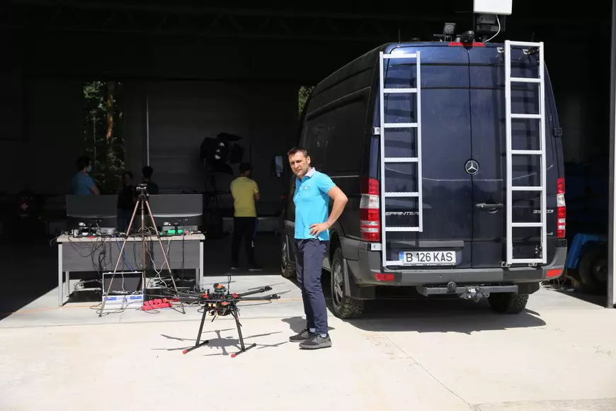 Drone românești trimise la luptă împotriva COVID-19. Misiunea lor: livrări urgente și depistarea oamenilor care nu poartă mască