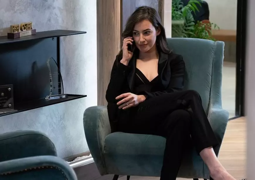 Actrița Raluca Aprodu, singură pe scenă într-o piesă cu impact emoțional puternic: „Nu mergem la teatru ca să ieșim la fel cum am intrat”