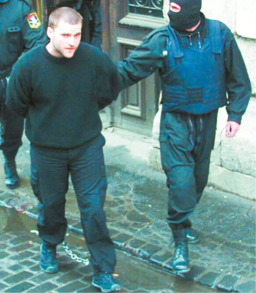 Judecătorii români amână predarea lui Passaris în Grecia, acolo unde criminalul a fost condamnat de patru ori la detenţia pe viață pentru omoruri şi jafuri armate